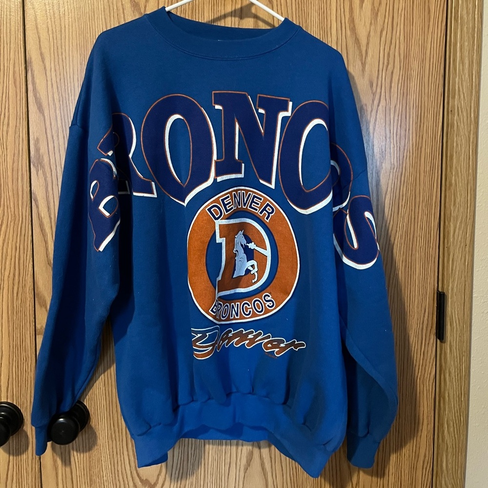 Broncos crew neck